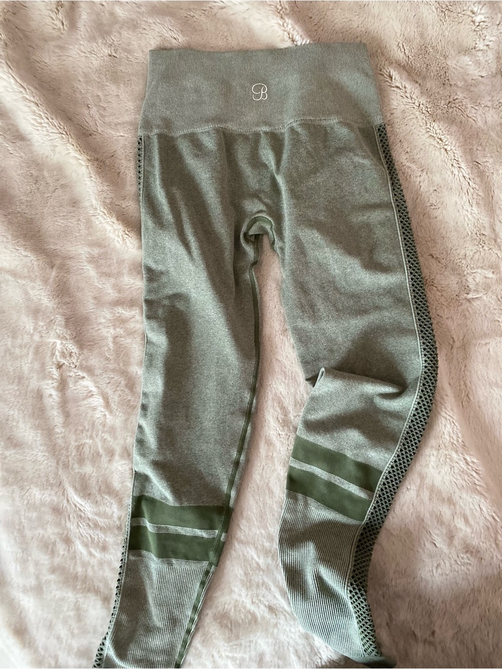 Bombshell Sportwear leggings side mesh details - Picture 2 of 8